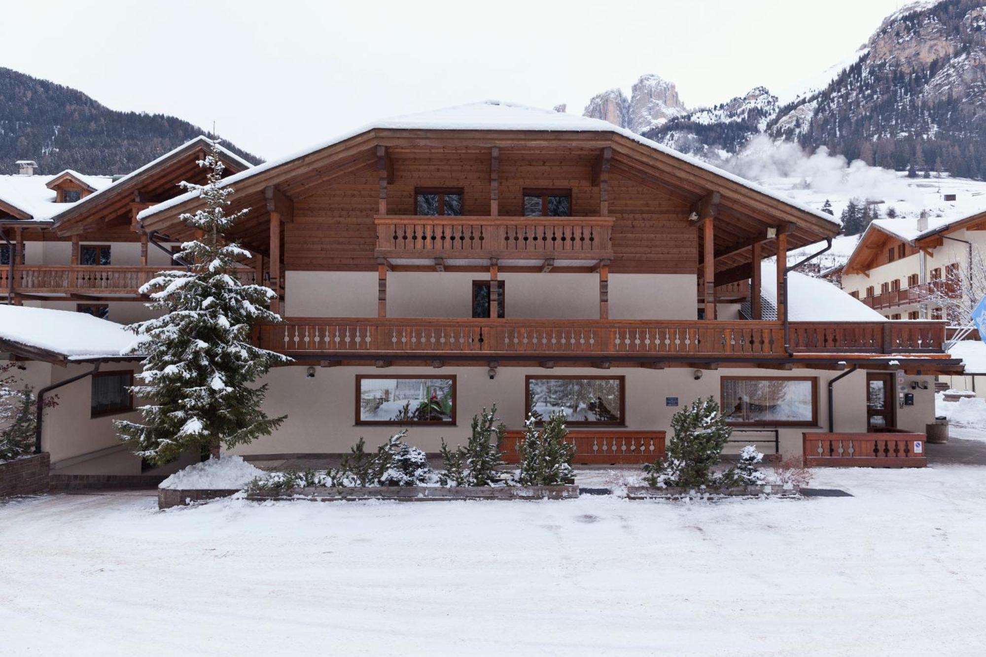 Hotel Sella Ronda Serenella Campitello di Fassa Kültér fotó