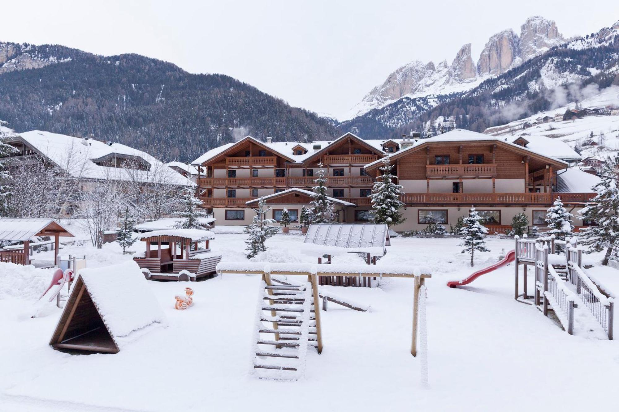 Hotel Sella Ronda Serenella Campitello di Fassa Kültér fotó