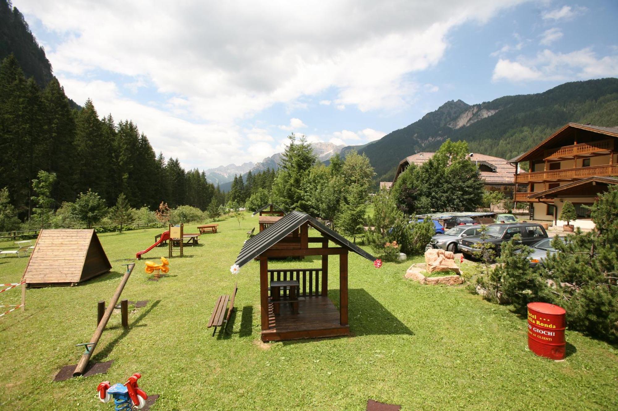 Hotel Sella Ronda Serenella Campitello di Fassa Kültér fotó